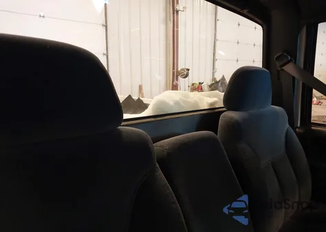 1996 Chevrolet Gmt-400 C1500 z USA, uszkodzony, nr VIN 1GCEC14R3TZ110097